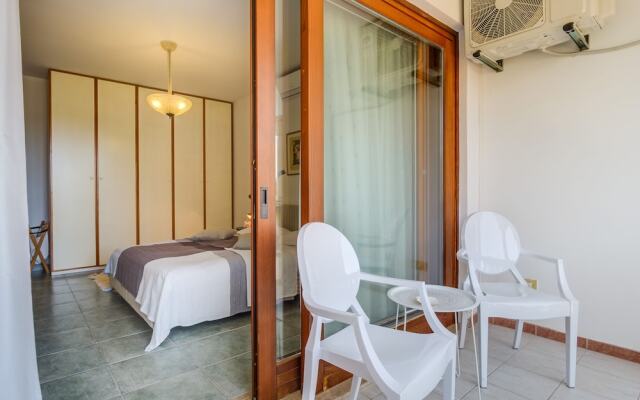 Room Alma 1