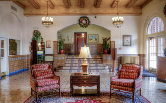 Hassayampa Inn