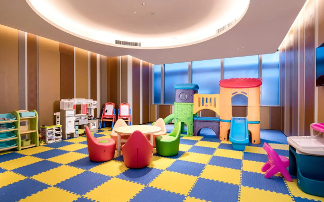 HUALUXE Xiamen Haicang Harbour View by IHG