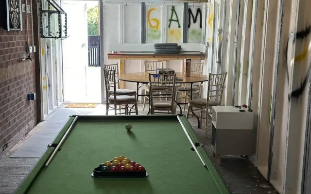 Affluent Living Apartment Perfect for Contractors