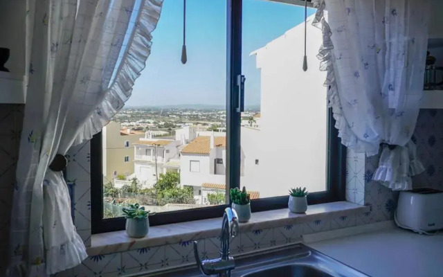 Studio Apartment with Sea View & Fibre Internet