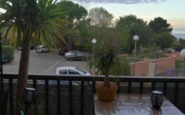 Sanary les gorguettes, studio avec terrasse vue mer