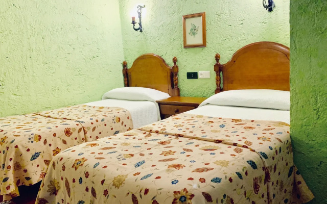 Hermanos Macías Hotel