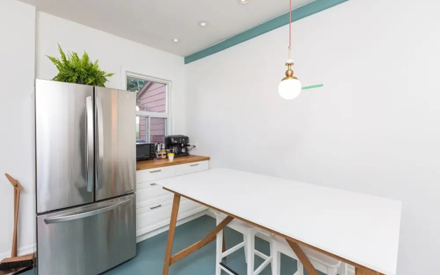 Applewood Suites - Queen West