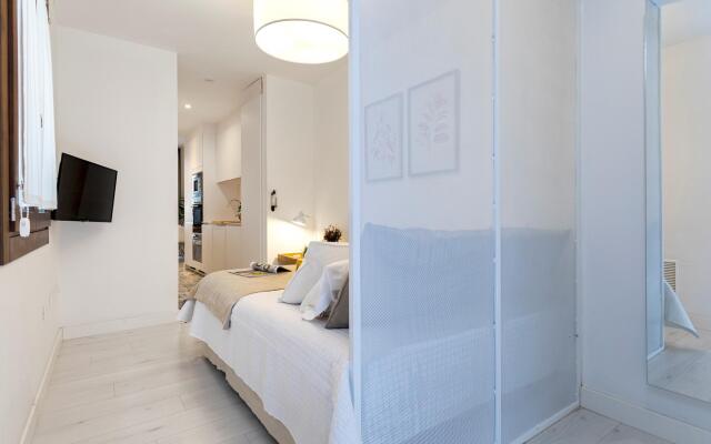 Lovely one-bedroom apartment near the Cathedral. Zacatin 102