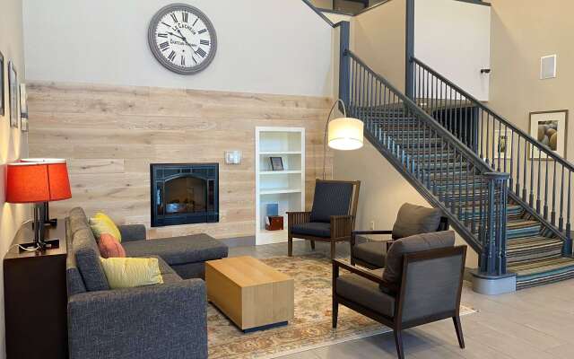 Country Inn & Suites by Radisson, Nevada, MO