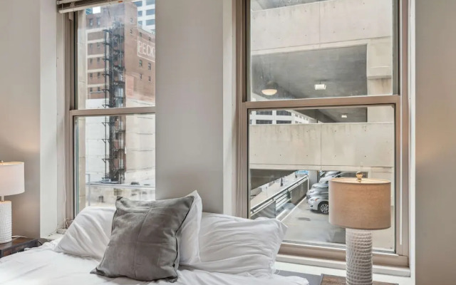 Spacious 2BR Downtown Retreat