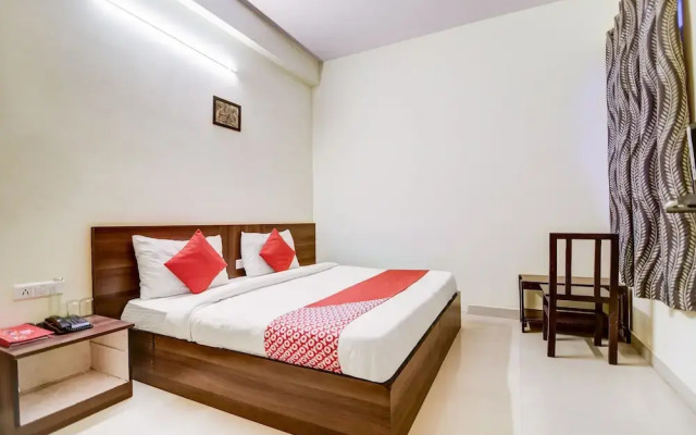 Oyo Flagship 28716 Panchasheel Enclave