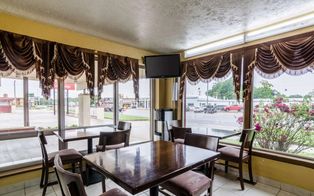 Econo Lodge Winfield