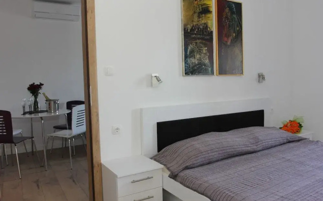 Apartment House Vitaic