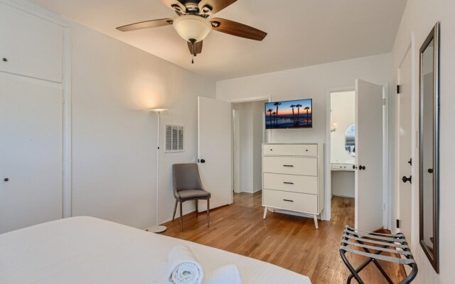 Signature KING 1BR In Top Beach Location (AB)