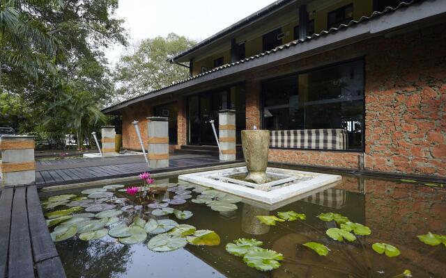 EKHO Lake Polonnaruwa