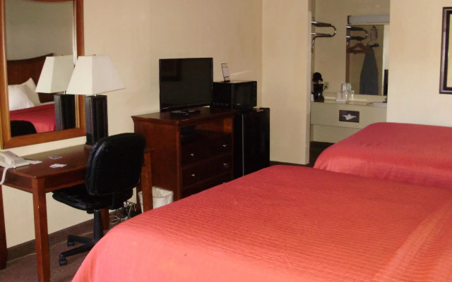 Trade Winds Central Inn