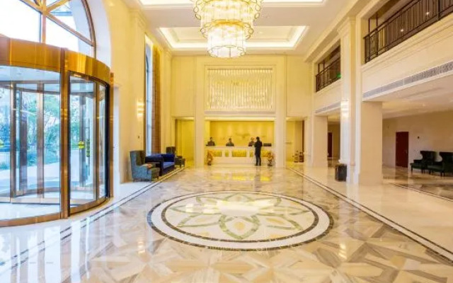 Xianhua Sandalwood Lakeside Hotel