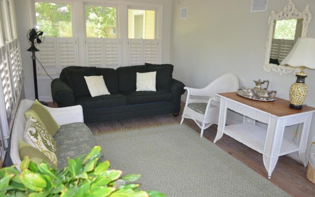 Adams House Bed & Breakfast