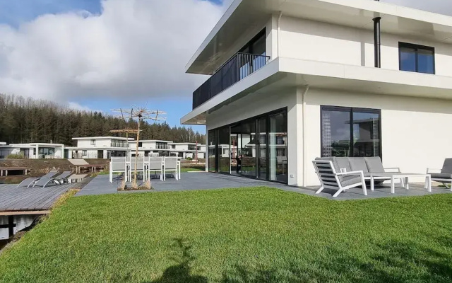 Waterfront Villa, Forest & Golf Club