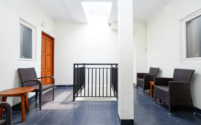 Trision Hostel by OYO Rooms