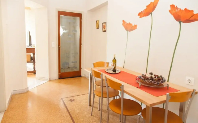 Fabulous Apartment Across Flisvos