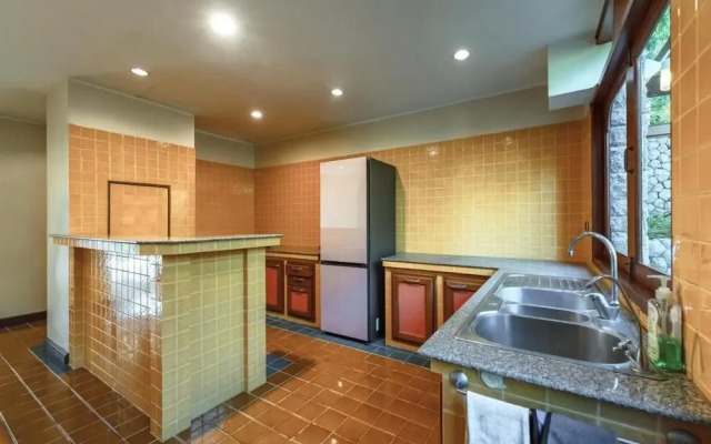 6BR Luxury Retreat in Layan Phuket V159