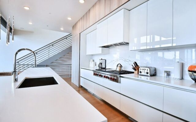 Ski-in/ski-out Elegant 5br/6ba 5 Bedroom Townhouse by Redawning