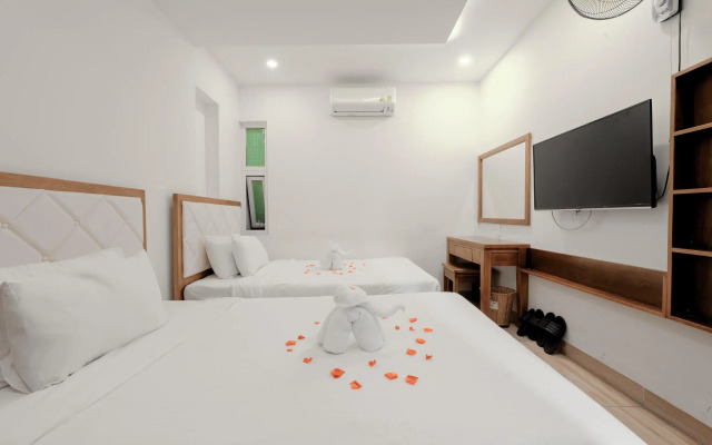 Dana Sailing Hotel