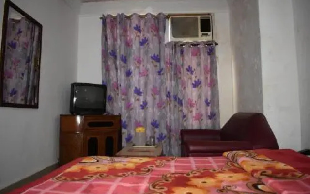 Hotel Moti Mahal by MTMC Rooms