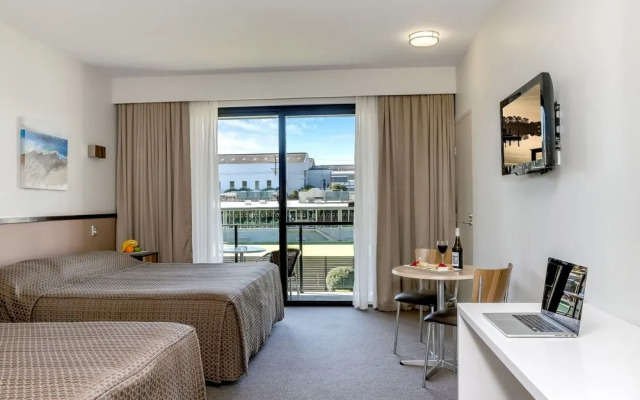 Macquarie Inn At Club Macquarie