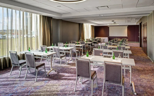 DoubleTree by Hilton Halifax Dartmouth