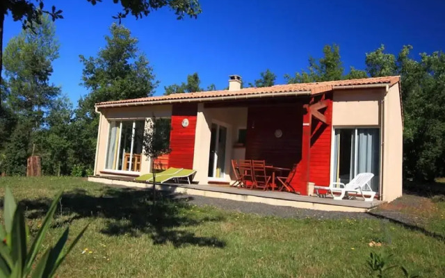 Homey Bungalow With Dishwasher on a Green Domain