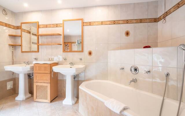 Charming Apartment Near Ski Area in Zell am See