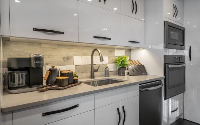 The Lost No Service Fees Penthouse Hot Tub