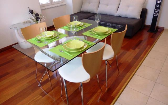 Center Stylish Apartment