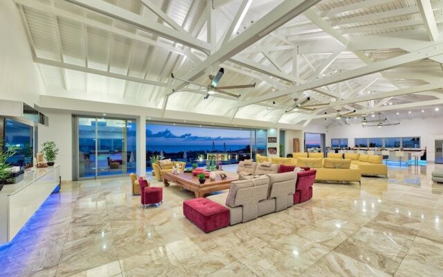 Swanky Caribbean Estate, Ocean Views, Heated Pool, AC, Free Wifi, Ping Pong, Pool Table