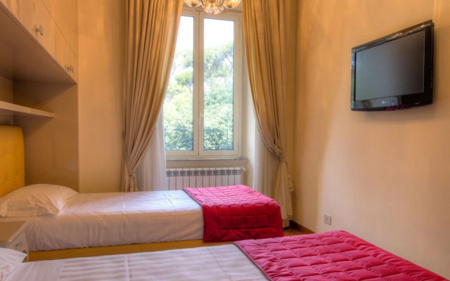 Spanish Steps Hills Apartment