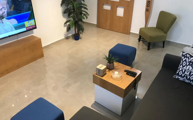 QUEEN of the dead sea by CROWN