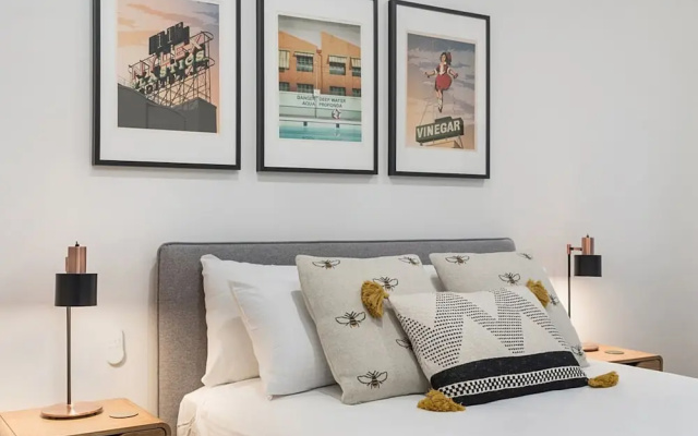 Beautiful 2-storey Unit With Balcony Near Smith St – Guest Rooms – Melbourne