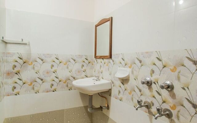 OYO 15936 Hotel Gnr Residency