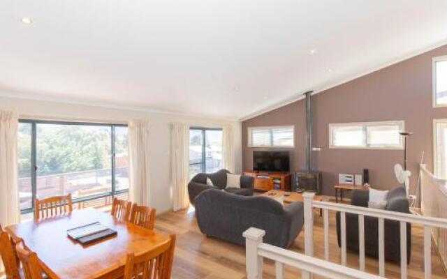 Acacia 5/2 Kirwan Close