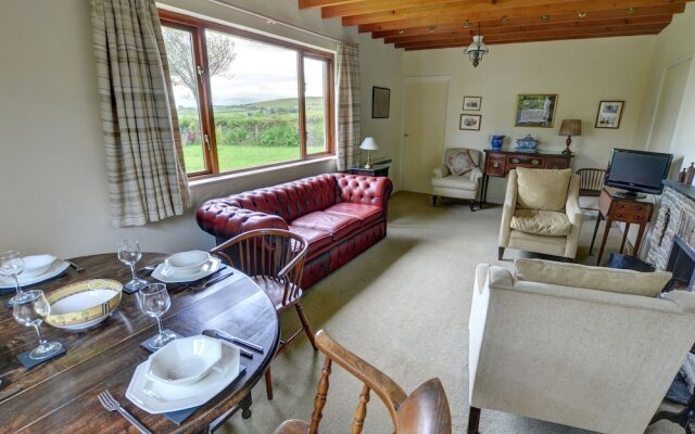 Quaint Holiday Home in Bwlch-y-groes With Garden