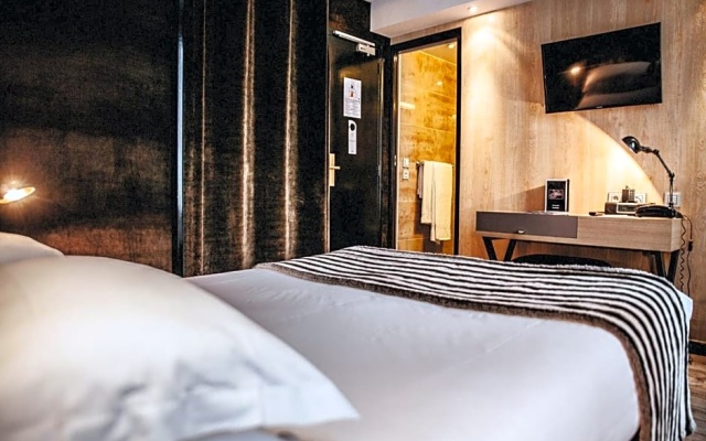 Standard room with courtyard view