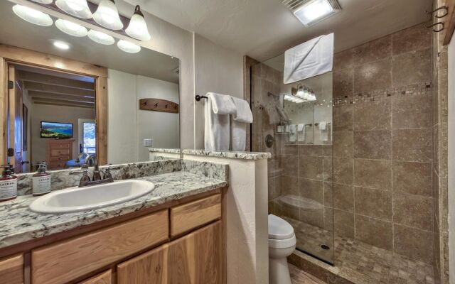 Newly Remodeled 1 Bed and Loft at Lakeland Village