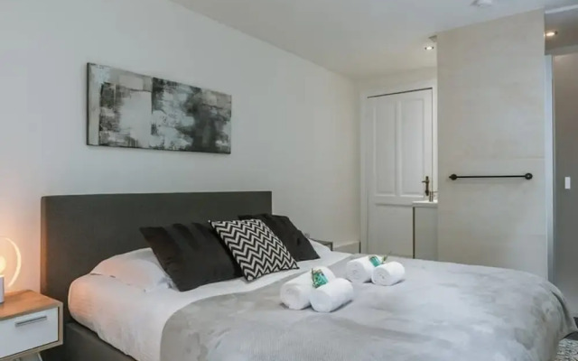 Beautiful and Spacious Vacation Home With Parking