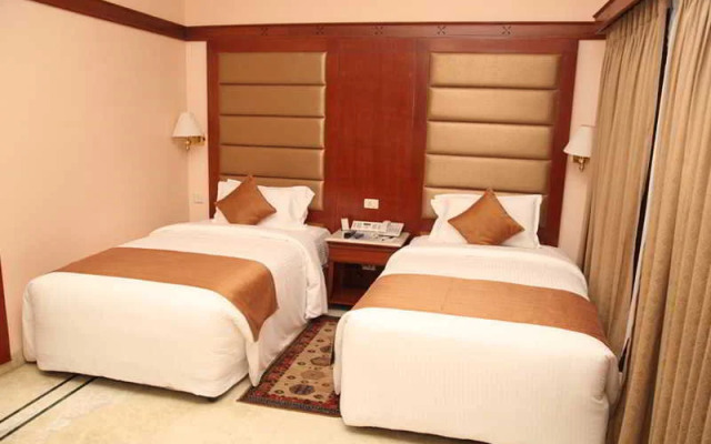 Hotel Ramada Raj Park