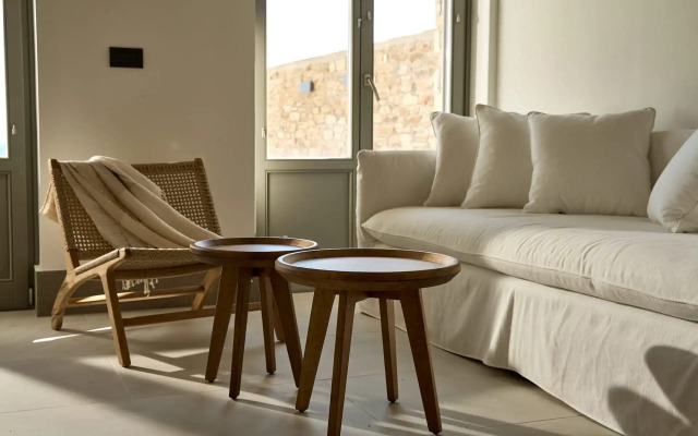 Ios Grand Pool Suites