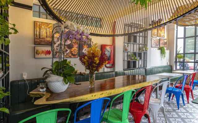 Vy Vy Airport Hotel