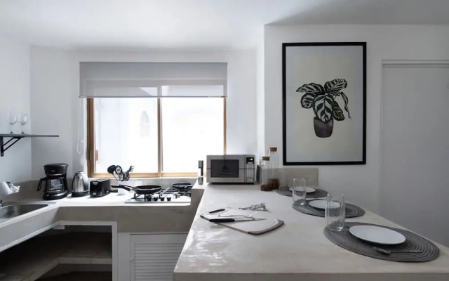 1bedroom Suite - 1 Block Away to Icon Beach