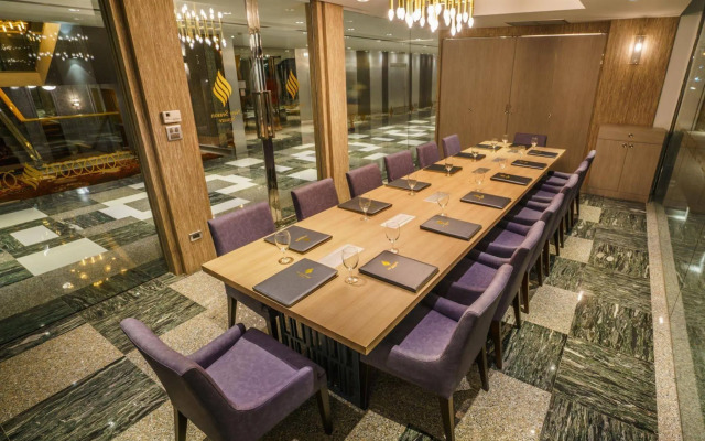 New Season Square Hotel