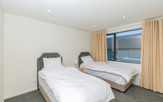 Hero Holiday House L12