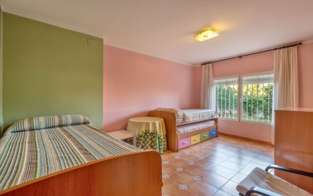 Villa - 5 Bedrooms with Pool and WiFi - 107872