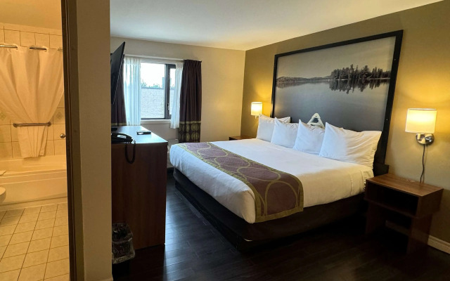 Super 8 by Wyndham Guelph